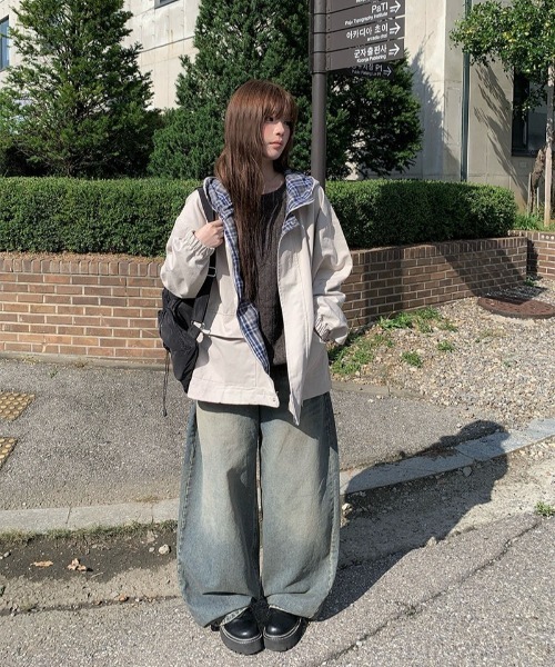 anyonemore(エニワンモア)の「ビンテージウォッシングバルーンワイドデニムパンツ(デニムパンツ・レディース・ブラック/ブルー・SMALL/MEDIUM/LARGE)」の9枚目の写真