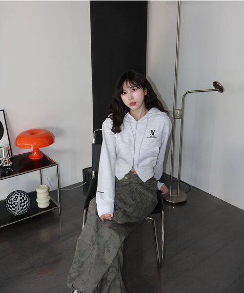 AVANDRESS（アバンドレス ）の「AV LOGO CROP HOOD ZIP-UP WHITE MELANGE（パーカー・レディース・その他・SMALL/MEDIUM）」の7枚目の写真