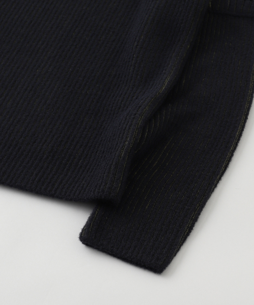 C.P. COMPANY（シーピーカンパニー）の「C.P. Company / シーピーカンパニー KNW CREW NECK IN FLEECE KNIT（ニット/セーター・メンズ・カーキ・X-SMALL/SMALL/MEDIUM/LARGE）」の4枚目の写真