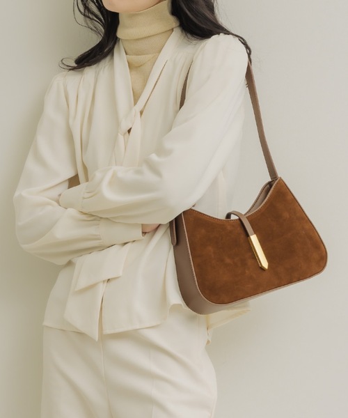 NEUNA(ヌナ)の「ラウンドスエードハンドバッグ(ハンドバッグ・レディース・ブラック/キャメル/ブラウン・FREE)」の19枚目の写真