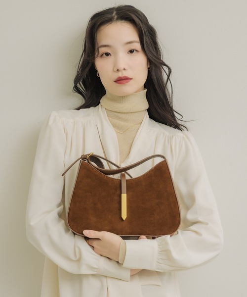 NEUNA(ヌナ)の「ラウンドスエードハンドバッグ(ハンドバッグ・レディース・ブラック/キャメル/ブラウン・FREE)」の14枚目の写真