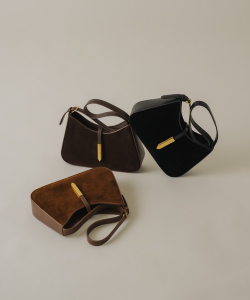 NEUNA(ヌナ)の「ラウンドスエードハンドバッグ(ハンドバッグ・レディース・ブラック/キャメル/ブラウン・FREE)」の7枚目の写真