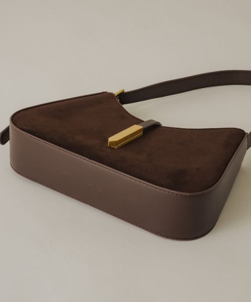 NEUNA(ヌナ)の「ラウンドスエードハンドバッグ(ハンドバッグ・レディース・ブラック/キャメル/ブラウン・FREE)」の4枚目の写真