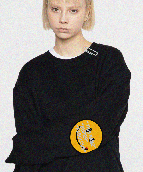 GRAVER（グレーバー）の「[UNISEX] ELBOW POINT SMILE WHITE CLIP SWEATSHIRT_4COLOR（スウェット・レディース・グレー/ブラック/ブルー・LARGE/SMALL/X-LARGE/MEDIUM）」の2枚目の写真