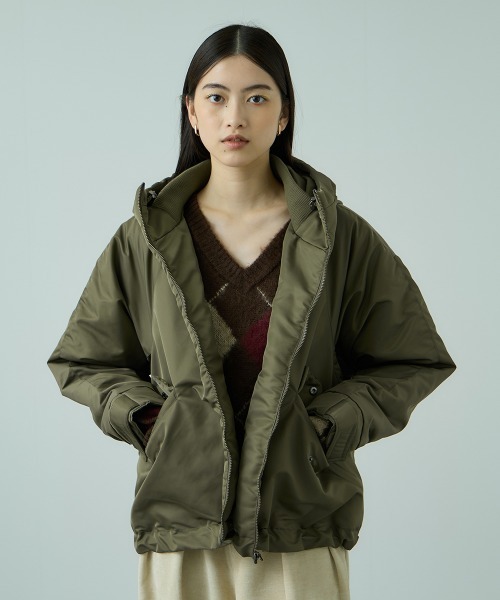 VICKY（ビッキー）の「ナイロン中綿フードMA-1ジャケット≪手洗い可能≫（MA-1・レディース・ブラック/カーキ・M）」の2枚目の写真