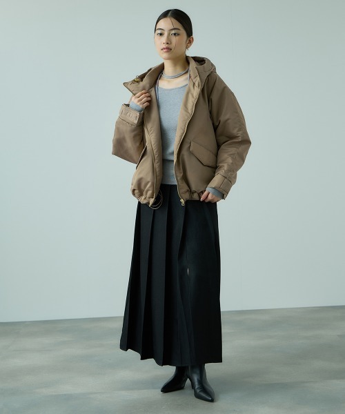 VICKY（ビッキー）の「ナイロン中綿フードMA-1ジャケット≪手洗い可能≫（MA-1・レディース・ブラック/カーキ/ベージュ・M）」の13枚目の写真