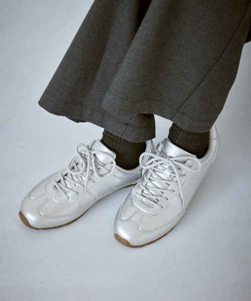 ROPE' PICNIC（ロペピクニック）の「シルバー＆スエードライクフラットスニーカー（スニーカー・レディース・ダークブラウン/シルバー/ブラック・23/24/25）」の13枚目の写真