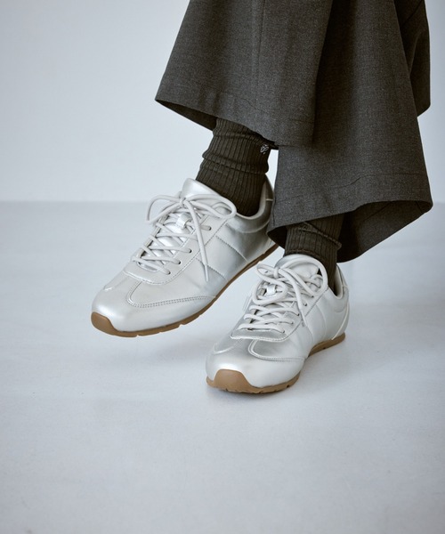 ROPE' PICNIC（ロペピクニック）の「シルバー＆スエードライクフラットスニーカー（スニーカー・レディース・ダークブラウン/シルバー/ブラック・23/24/25）」の14枚目の写真