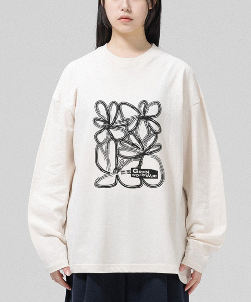 GRANFINNY(グランフィニ)の「ラインフラワーオーバーサイズロングスリーブ-ナチュラルコットン(Tシャツ/カットソー・レディース・サンドベージュ・MEDIUM/LARGE/X-LARGE)」の3枚目の写真