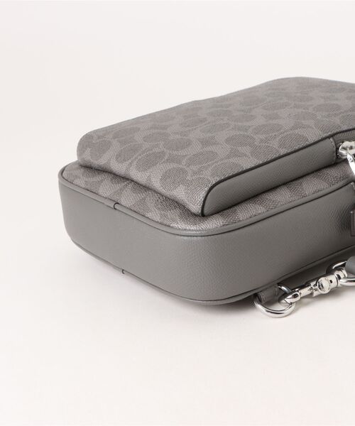COACH（コーチ）の「フェリックス スリング バッグ・シグネチャー キャンバス（ボディバッグ/ウエストポーチ・メンズ・グレー系その他・ONE）」の8枚目の写真