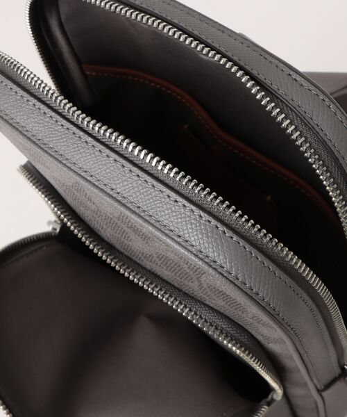 COACH（コーチ）の「フェリックス スリング バッグ・シグネチャー キャンバス（ボディバッグ/ウエストポーチ・メンズ・グレー系その他・ONE）」の9枚目の写真