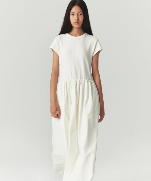 LEVAR(レバー)の「Layered Half-Sleeve Dress - Warm White(ワンピース・レディース・アイボリー・FREE)」の1枚目の写真