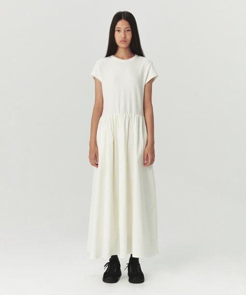 LEVAR(レバー)の「Layered Half-Sleeve Dress - Warm White(ワンピース・レディース・アイボリー・FREE)」の2枚目の写真