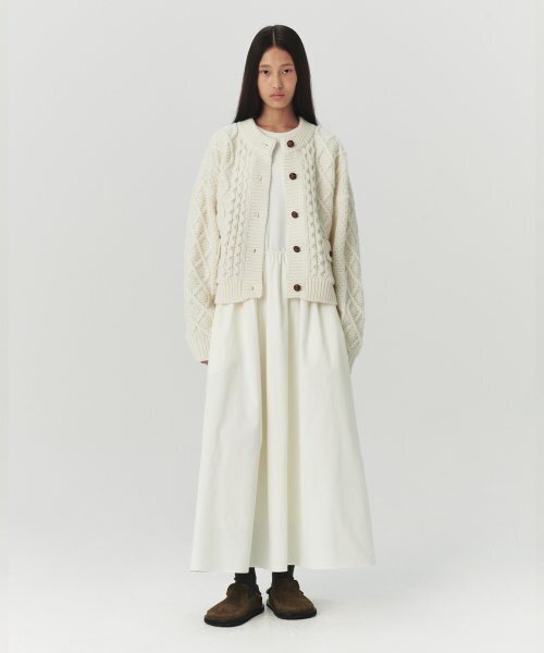 LEVAR(レバー)の「Layered Half-Sleeve Dress - Warm White(ワンピース・レディース・アイボリー・FREE)」の4枚目の写真