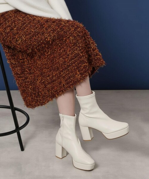 ESPERANZA(エスペランサ)の「ゆる傾斜ショートブーツ(ブーツ・レディース・アイボリー/ブラック/ブラック系・S/M/L/LL)」の2枚目の写真