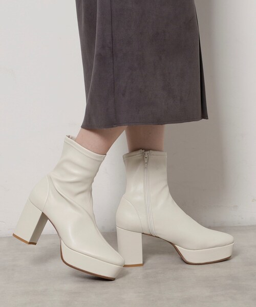 ESPERANZA(エスペランサ)の「ゆる傾斜ショートブーツ(ブーツ・レディース・アイボリー/ブラック/ブラック系・S/M/L/LL)」の14枚目の写真