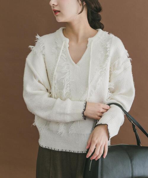 ITEMS URBANRESEARCH（アイテムズ アーバンリサーチ）の「デザインスキッパーニット（ニット/セーター・レディース・ネイビー/ホワイト・FREE）」の11枚目の写真