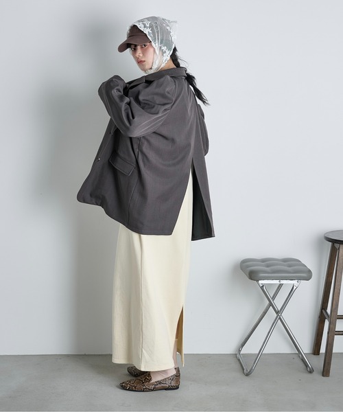 THE YOn（ザヨン）の「パフショルダーバックスリットテーラードジャケット（テーラードジャケット・レディース・チャコールグレー/ベージュ・FREE）」の9枚目の写真