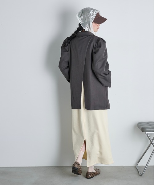 THE YOn（ザヨン）の「パフショルダーバックスリットテーラードジャケット（テーラードジャケット・レディース・チャコールグレー/ベージュ・FREE）」の10枚目の写真