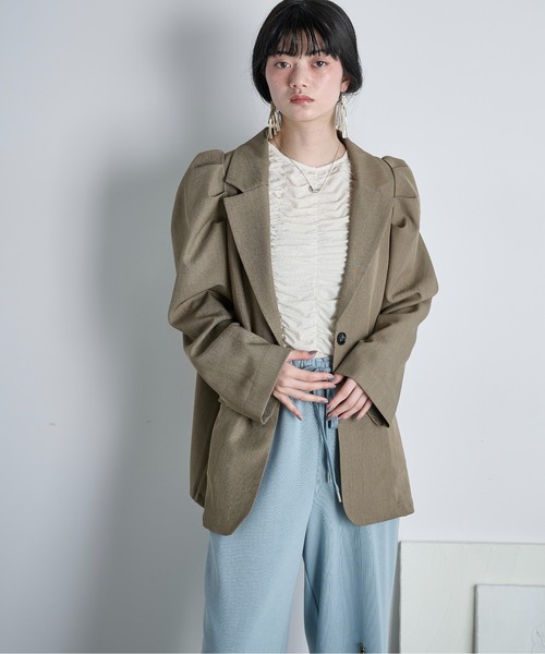 THE YOn（ザヨン）の「パフショルダーバックスリットテーラードジャケット（テーラードジャケット・レディース・チャコールグレー/ベージュ・FREE）」の12枚目の写真