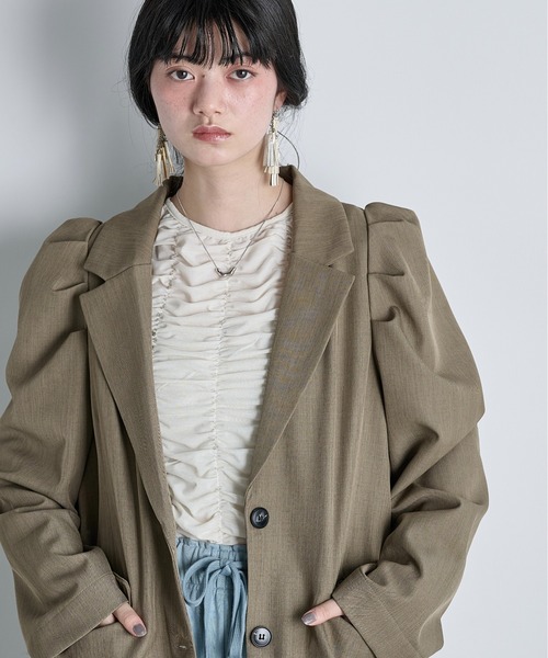 THE YOn（ザヨン）の「パフショルダーバックスリットテーラードジャケット（テーラードジャケット・レディース・チャコールグレー/ベージュ・FREE）」の15枚目の写真