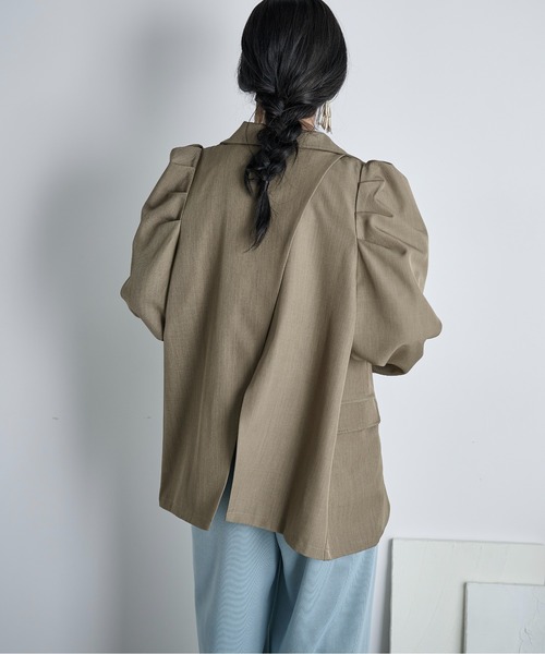 THE YOn（ザヨン）の「パフショルダーバックスリットテーラードジャケット（テーラードジャケット・レディース・チャコールグレー/ベージュ・FREE）」の16枚目の写真