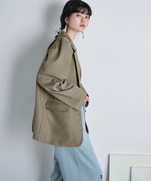 THE YOn（ザヨン）の「パフショルダーバックスリットテーラードジャケット（テーラードジャケット・レディース・チャコールグレー/ベージュ・FREE）」の17枚目の写真