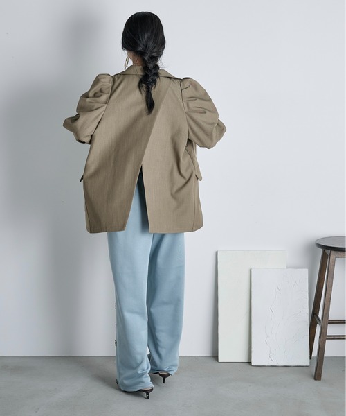 THE YOn（ザヨン）の「パフショルダーバックスリットテーラードジャケット（テーラードジャケット・レディース・チャコールグレー/ベージュ・FREE）」の19枚目の写真