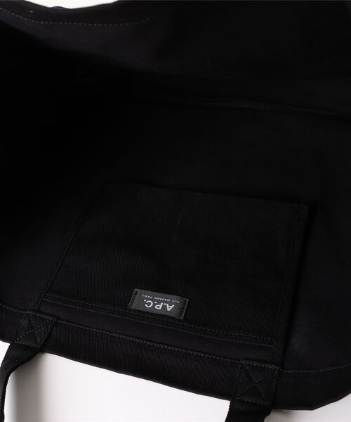 A.P.C.（アーペーセー）の「DENIM NATURAL  SHOPPING DANIELA BLACK LOGO（トートバッグ・メンズ・ブラック・ONESIZE）」の4枚目の写真