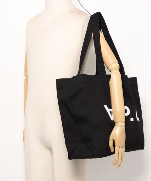 A.P.C.（アーペーセー）の「DENIM NATURAL  SHOPPING DANIELA BLACK LOGO（トートバッグ・メンズ・ブラック・ONESIZE）」の5枚目の写真