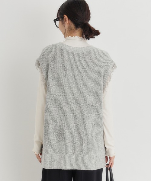 Right-on（ライトオン）の「【HONEYSUCKLE ROSE】ニットフリンジベスト (フリンジデザイン / オールシーズン / レイヤードスタイル / カジュアルエレガント)（ベスト・レディース・グレー/ライトグレー/ブラック・S/M/L）」の6枚目の写真