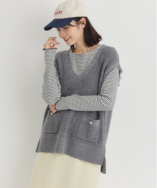 Right-on（ライトオン）の「【HONEYSUCKLE ROSE】ニットフリンジベスト (フリンジデザイン / オールシーズン / レイヤードスタイル / カジュアルエレガント)（ベスト・レディース・グレー/ライトグレー/ブラック・S/M/L）」の11枚目の写真