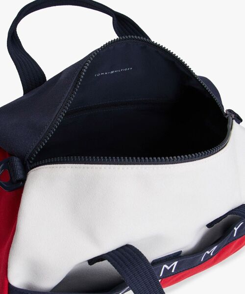 TOMMY HILFIGER（トミーヒルフィガー）の「フラッグカラースポーツバッグ（ショルダーバッグ・キッズ・ネイビー・FREE）」の4枚目の写真