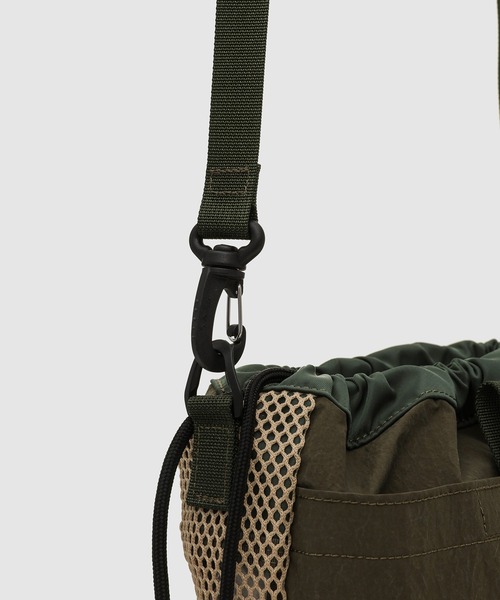 kolor BEACON(カラービーコン)の「26SBM-A03533(ショルダーバッグ・メンズ・ネイビー/ブラック/カーキ・FREE)」の14枚目の写真