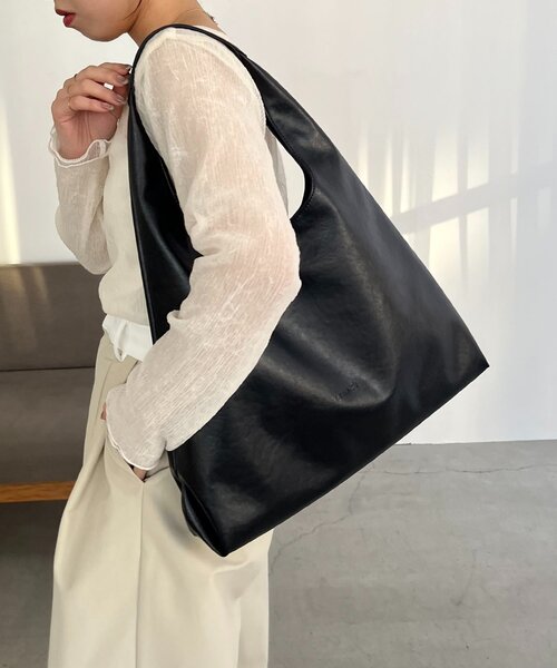 CAPRICIEUX LE'MAGE（カプリシューレマージュ）の「トライアングルトートバッグ（ショルダーバッグ・レディース・ブラック/ライトベージュ/キャメル・FREE）」の4枚目の写真