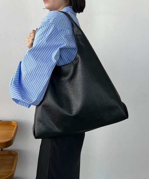 CAPRICIEUX LE'MAGE（カプリシューレマージュ）の「トライアングルトートバッグ（ショルダーバッグ・レディース・ブラック/ライトベージュ/キャメル・FREE）」の5枚目の写真