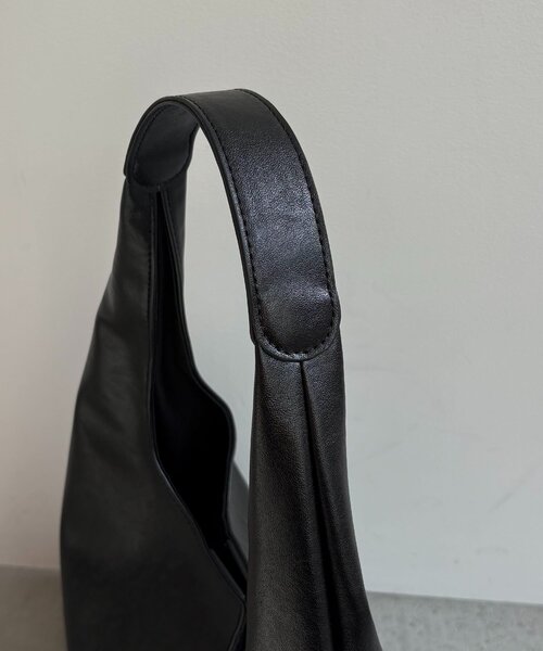 CAPRICIEUX LE'MAGE（カプリシューレマージュ）の「トライアングルトートバッグ（ショルダーバッグ・レディース・ブラック/ライトベージュ/キャメル・FREE）」の13枚目の写真