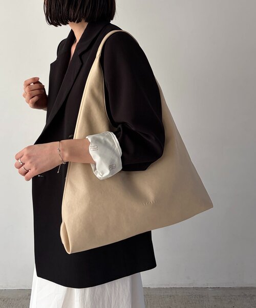 CAPRICIEUX LE'MAGE（カプリシューレマージュ）の「トライアングルトートバッグ（ショルダーバッグ・レディース・ブラック/ライトベージュ/キャメル・FREE）」の14枚目の写真