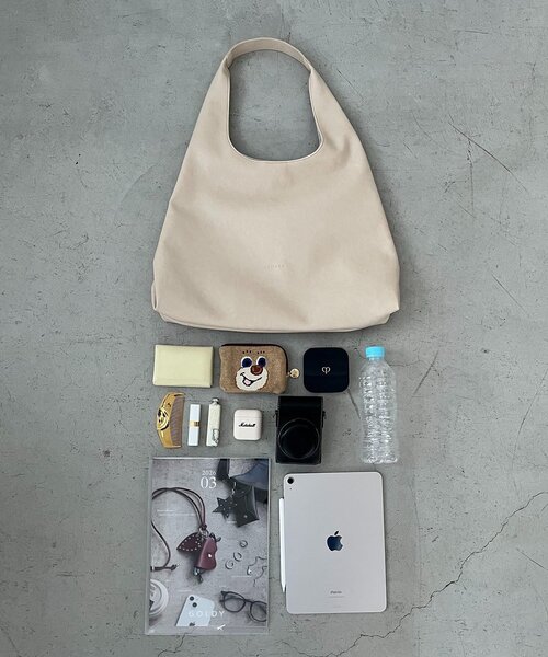 CAPRICIEUX LE'MAGE（カプリシューレマージュ）の「トライアングルトートバッグ（ショルダーバッグ・レディース・ブラック/ライトベージュ/キャメル・FREE）」の16枚目の写真