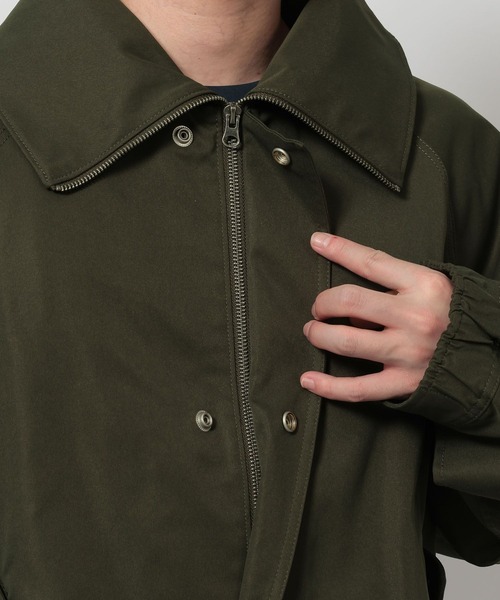 LAKOLE（ラコレ）の「ワイドカラーショートモッズ /  648026（モッズコート・メンズ・カーキ/ブラック・LARGE/MEDIUM）」の12枚目の写真