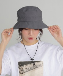ALTROSE（アルトローズ）の「【折りたたみ収納可】バケットハット ロゴ ポケッタブル（ハット）」