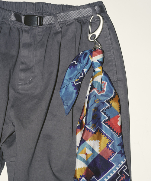 JOURNAL STANDARD relume(ジャーナルスタンダード レリューム)の「シルクスカーフ ネイティブパターン(バンダナ/スカーフ・メンズ・サックスブルー・FREE)」の2枚目の写真