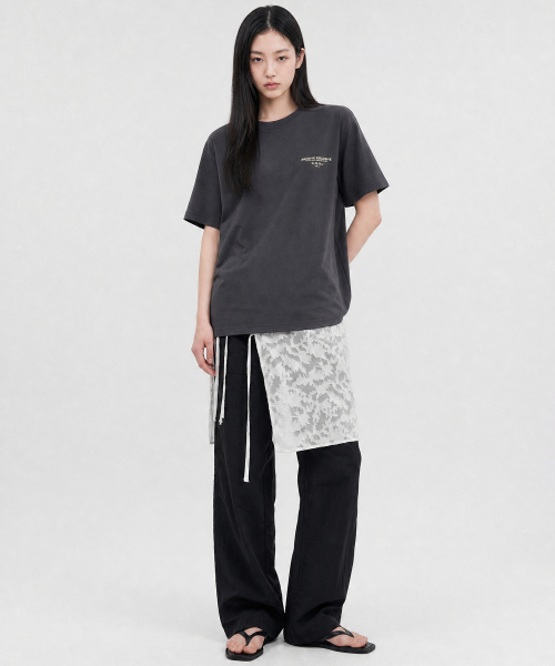 LOOKAST（ルックキャスト）の「[ユニセックス]アベルアーカイブシグネチャーティーシャツ_チャコール / AVEL ARCHIVE SIGNATURE T-SHIRT_CHARCOAL（Tシャツ/カットソー・レディース・チャコールグレー・ONE/LARGE/X-LARGE）」の6枚目の写真