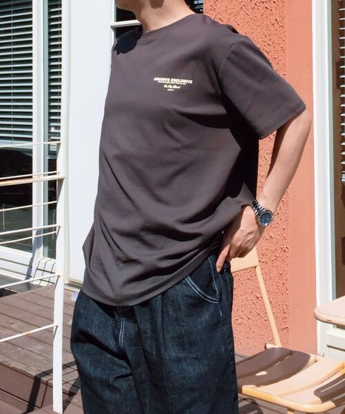 LOOKAST（ルックキャスト）の「[ユニセックス]アベルアーカイブシグネチャーティーシャツ_チャコール / AVEL ARCHIVE SIGNATURE T-SHIRT_CHARCOAL（Tシャツ/カットソー・レディース・チャコールグレー・ONE/LARGE/X-LARGE）」の5枚目の写真