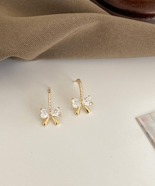 Forcement（フォースメント）の「上品なきらめきで、耳元にさりげない華やかさフープピアス（ピアス（両耳用）・レディース・ゴールド・FREE）」の7枚目の写真