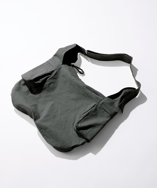 RAGEBLUE（レイジブルー）の「Double Pocket Shoulder Bag/Wサイドポケットショルダーバッグ（ショルダーバッグ・メンズ・キャメル/その他5/ダークグレー・FREE）」の2枚目の写真