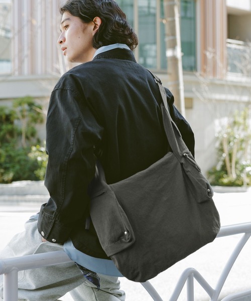 RAGEBLUE（レイジブルー）の「Double Pocket Shoulder Bag/Wサイドポケットショルダーバッグ（ショルダーバッグ・メンズ・キャメル/その他5/ダークグレー・FREE）」の19枚目の写真