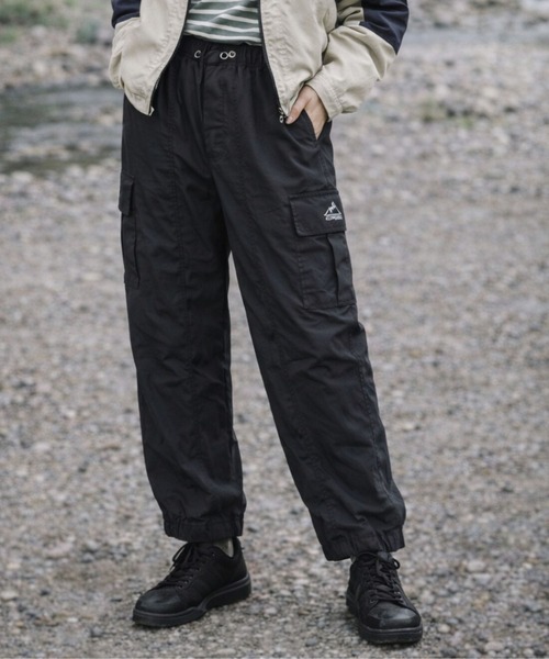 OUTDOOR PRODUCTS(アウトドアプロダクツ)の「OUTDOOR UV立体シルエットデイリーケアパンツ(その他パンツ・レディース・チャコールグレー/グレイッシュベージュ/ブラック/ライトカーキ・LARGE/3L/LL/MEDIUM)」の2枚目の写真