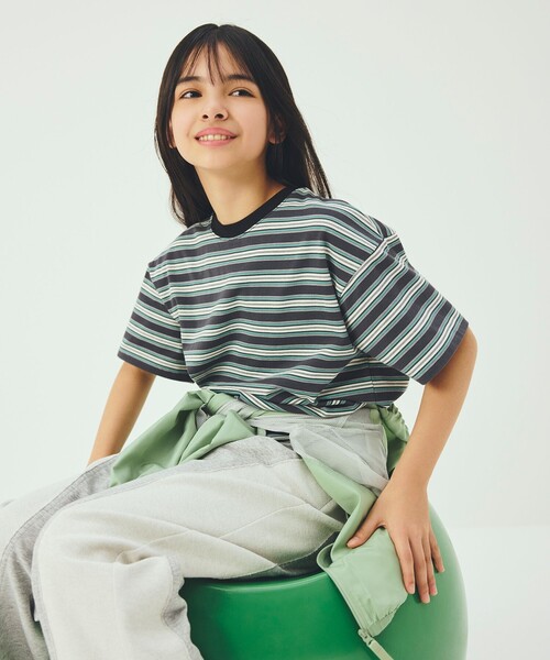 green label relaxing（グリーンレーベルリラクシング）の「【スタメンシリーズ】ボーダーＴシャツ / キッズ  100cm-160cm（Tシャツ/カットソー・キッズ・ケリーグリーン/ライトブルー/ダークグレー・110cm/120cm/160cm/150cm/130cm/100cm/140cm）」の2枚目の写真