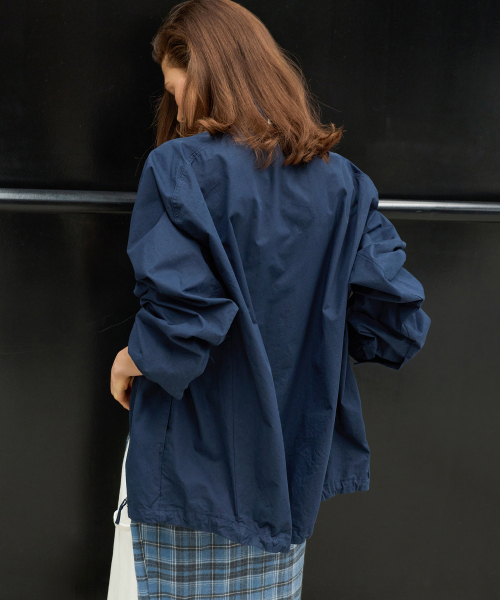LEVAR(レバー)の「Ground Raglan Zip-up Jumper - Blueberry Navy(ナイロンジャケット・レディース・その他・FREE)」の2枚目の写真